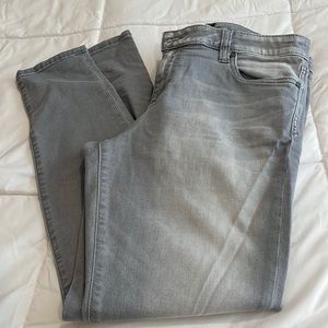 Like New Distressed Gray Mia Skinny Kut from the Kloth jeans 12S short
